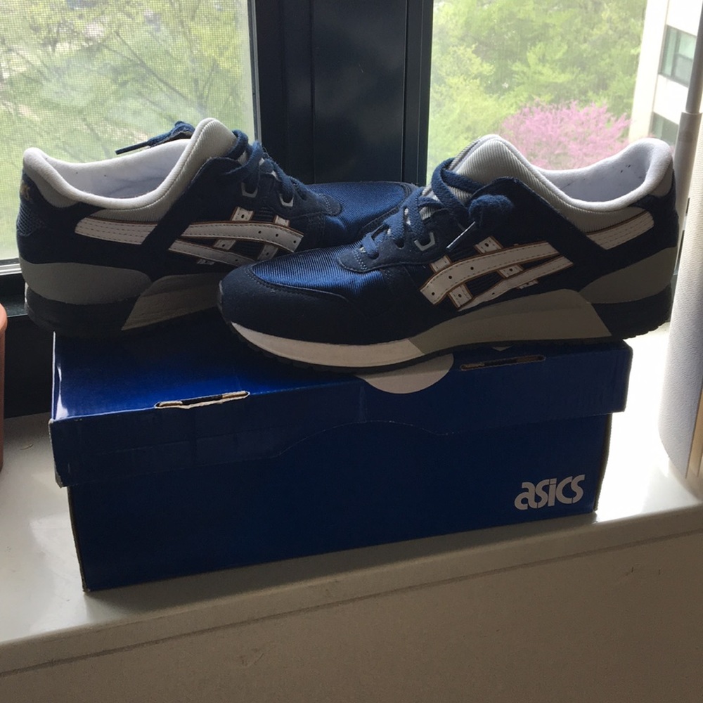 ASICS navy and white Gel lyte III